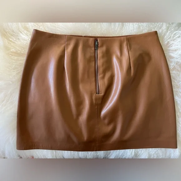 NWT Alice and Olivia faux leather brown mini skirt - Picture 2 of 4